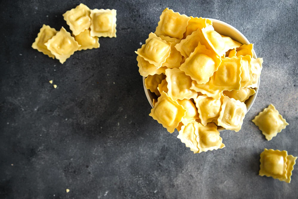 Jak i ile gotować makaron ravioli